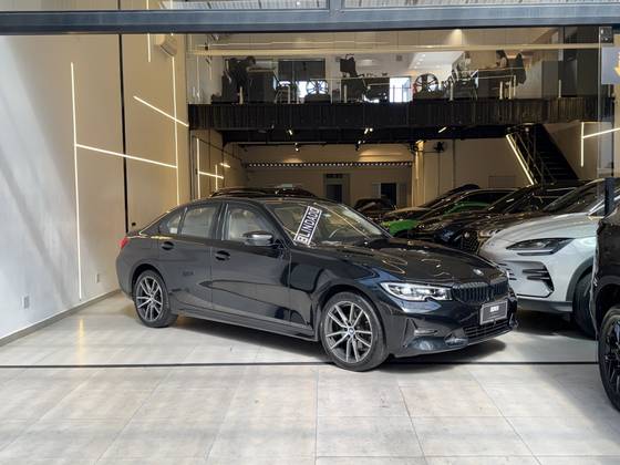 BMW 320i 2.0 16V TURBO GASOLINA SPORT AUTOMÁTICO BMW 320i 2.0 16V TURBO GASOLINA SPORT AUTOMÁTICO